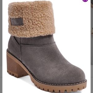 New! Grey suede lug boots